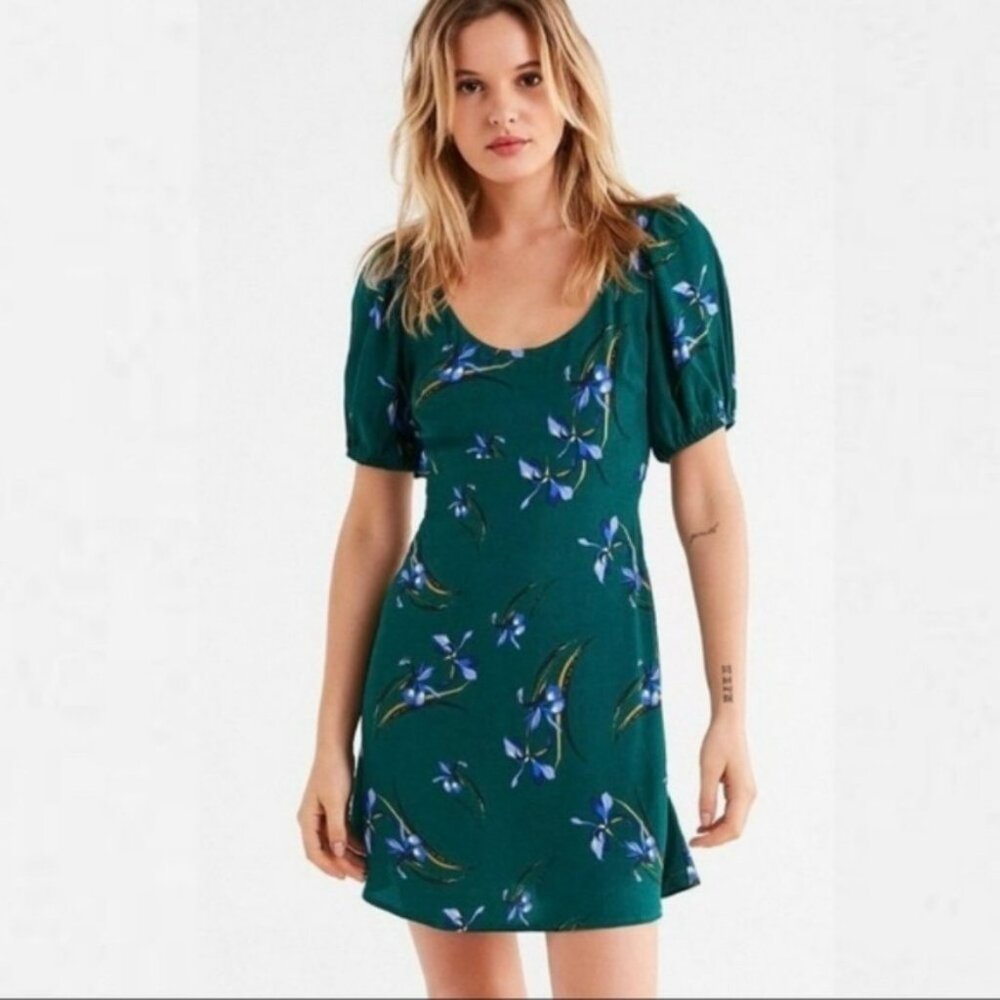 Urban Outfitters Epiphany Dress Women Small Green Mini Floral Iris Short Sleeves